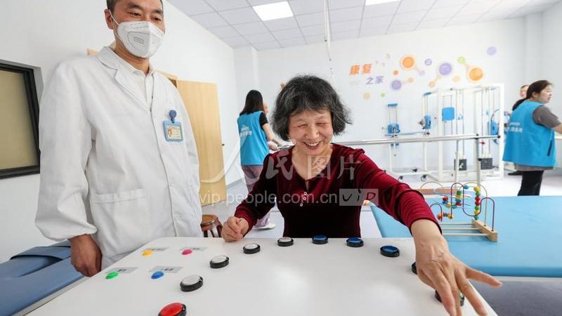 上海瘫痪老人陪护，这些步骤不可忽视**